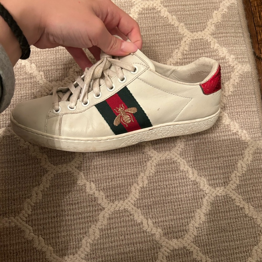 Gucci women’s ace sneakers with bee
